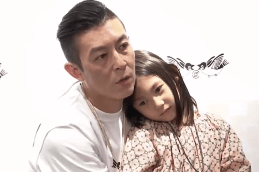 陈冠希一家三口洛杉矶参预婚典 男儿长相甜好意思可儿