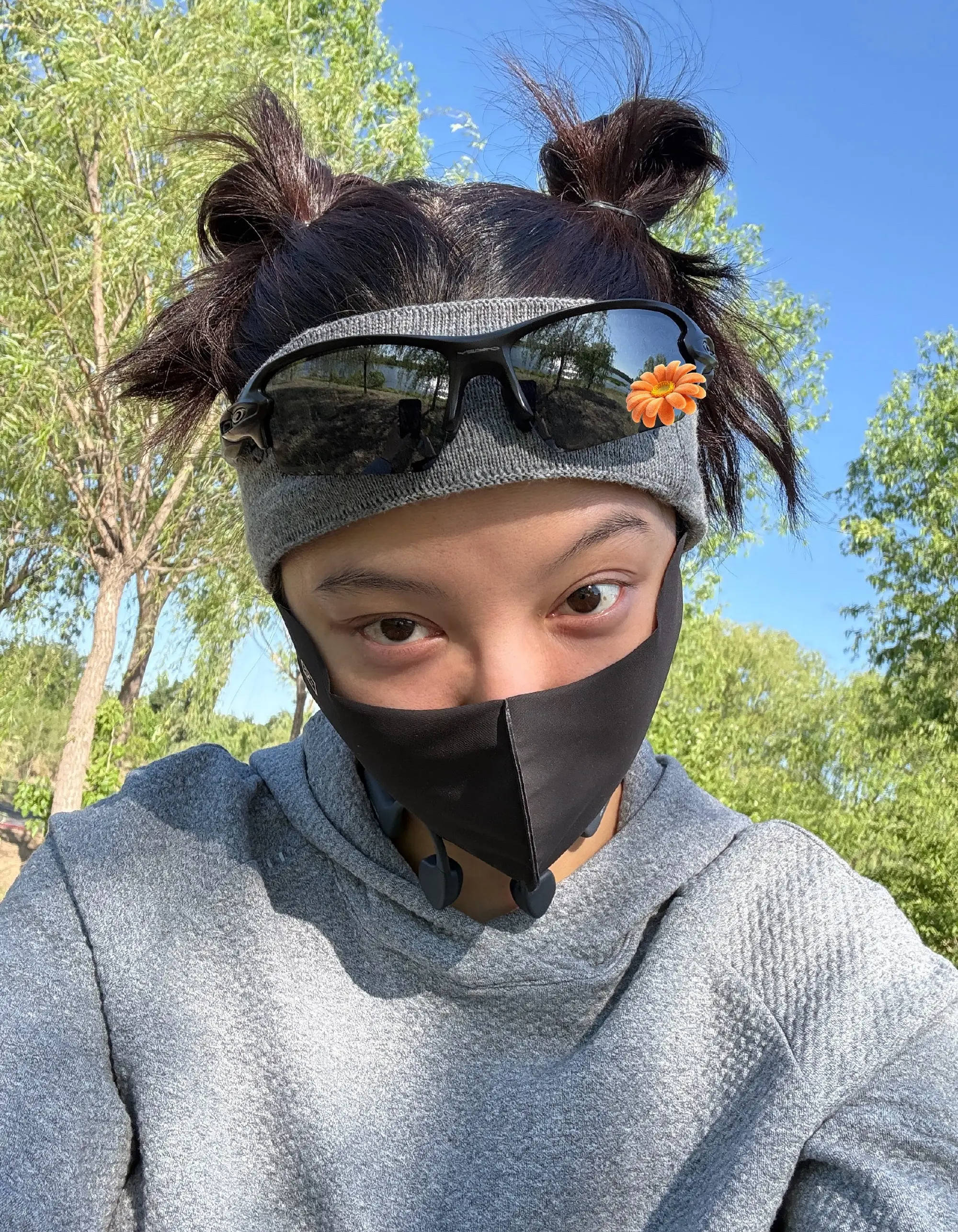 辛芷蕾晒我方的骑行照 自曝我方骑自行车跌倒受伤